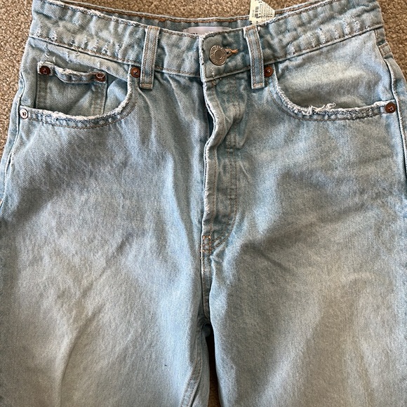 Zara crop jeans. Like new. Size US 4. Inseam 25 inches! 🔥 - Picture 4 of 8